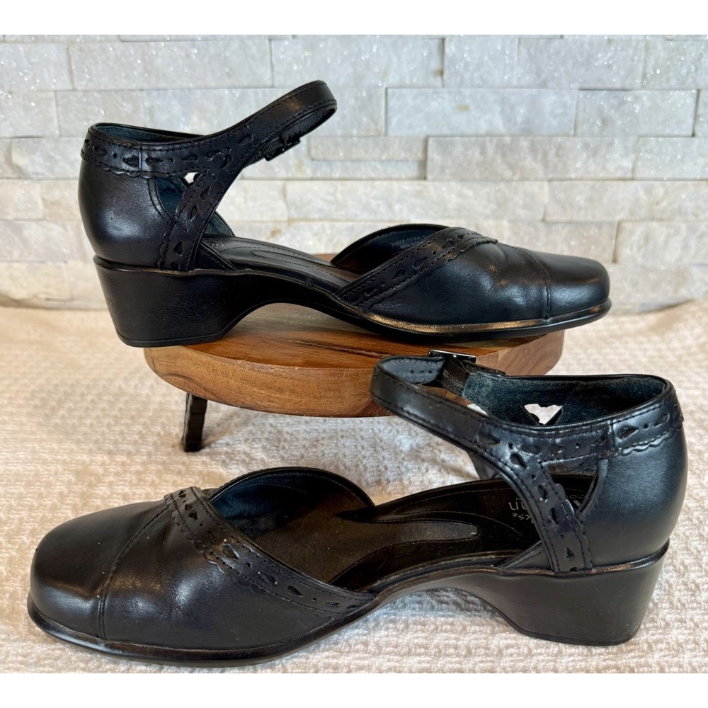 Clarks Artisan Womens Size 9.5 Black Ankle Strap Round Toe Heels Shoes Flaw